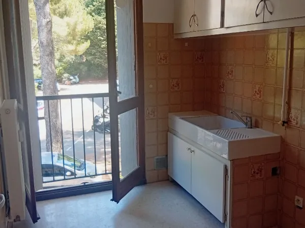 Location STUDIO - Toulon quartier Serinette La Barre