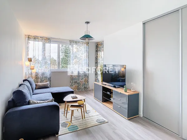Chambre de service 1 pièce 83 m²