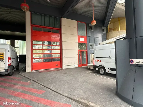 LOCAL D'ACTIVITE 245 m² SAINT-DENIS