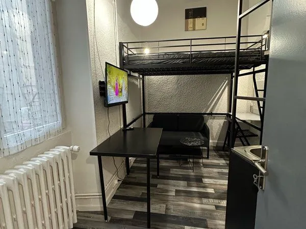 À LOUER - Studio F1 meublé 18 m² - 370 loyer hc - Dole centre-ville