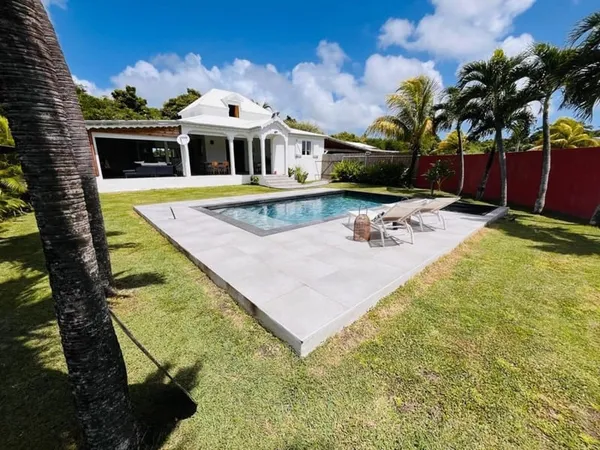 À VENDRE - SAINT-FRANÇOIS - MAISON 4 CHAMBRES AVEC PISCINE - INVESTISSEMENT LOCATIF