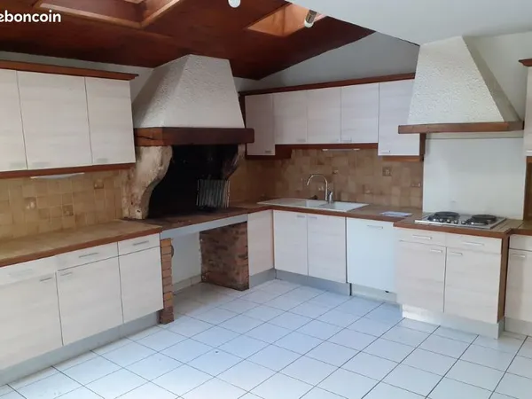 Maison . 5 Piéces . 145m2
