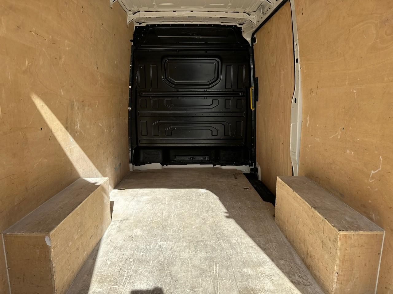 Volkswagen Crafter van 35 l3h3 2.0 tdi 177 ch bva business — photo 6