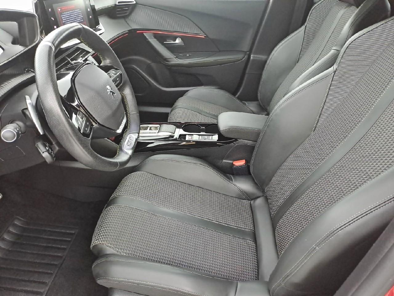 Peugeot 2008 puretech 130 s&s eat8 gt — photo 9