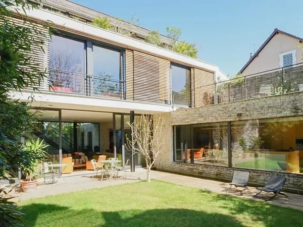 Colombes - LES VALLÉES - Maison 342m² - Jardin - Terrasses - Sous-sol.