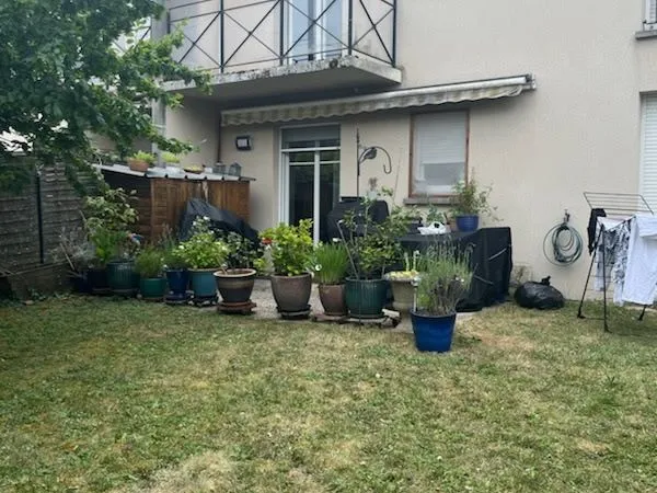 T3 Rez de jardin esprit maison, parking, proche commodité et bus