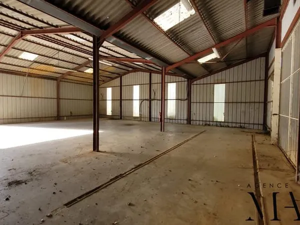 Immeuble industriel 660 m²
