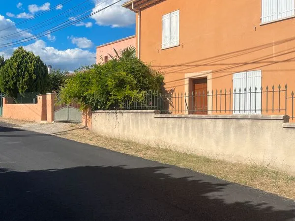 Maison T3 80 m2 proche tout commerces en sortie de ville proche lycée , T3 récent avec jardin et par
