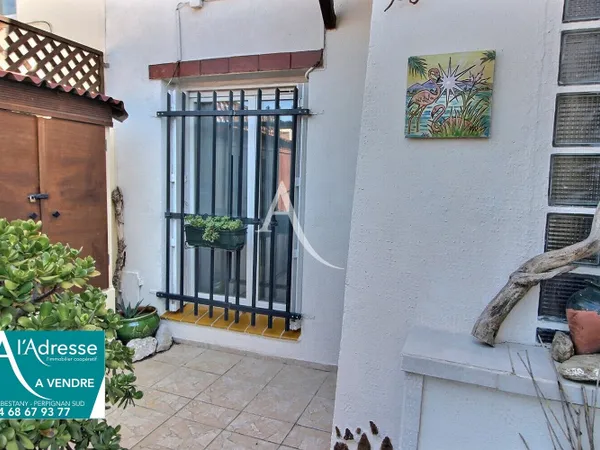 À VENDRE VILLA 2 FACES DISTRIBUANT 2 LOGEMENTS AVEC GARAGE ET JARDIN