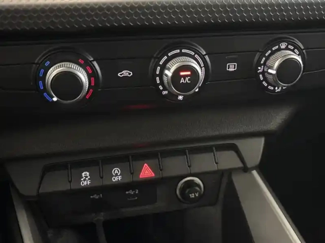Audi A1 1.0 95 ch 25 tfsi advanced 2 c — photo 17