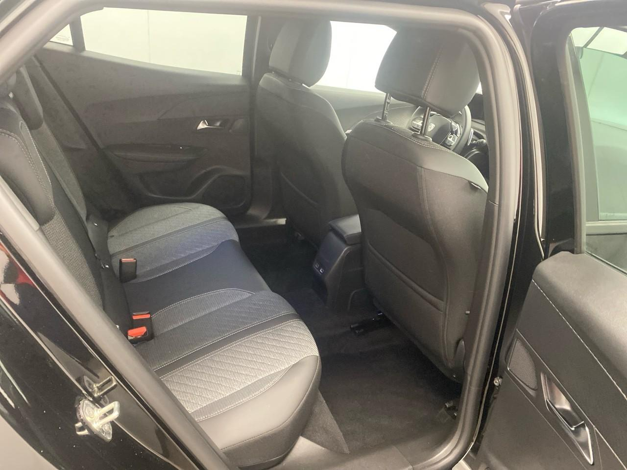 Peugeot 2008 hybrid 145 e-dcs6 allure — photo 25