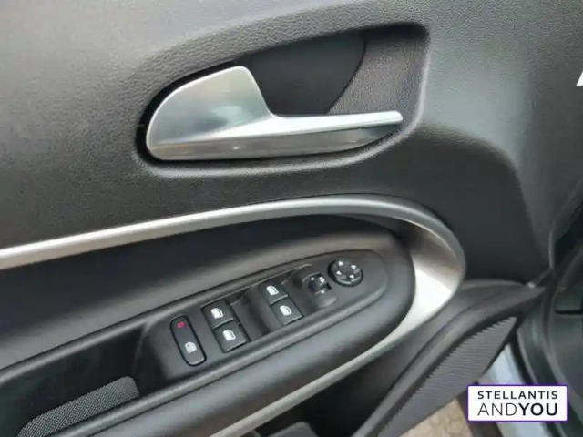 Jeep Avenger 1.2 turbo t3 145 ch bvr6 4xe — photo 45