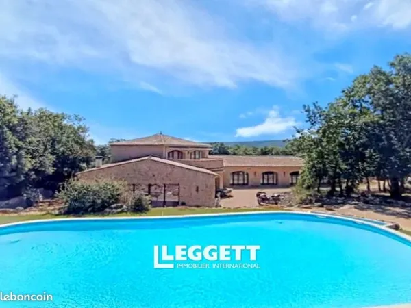 Maison 14 pièces 342 m²