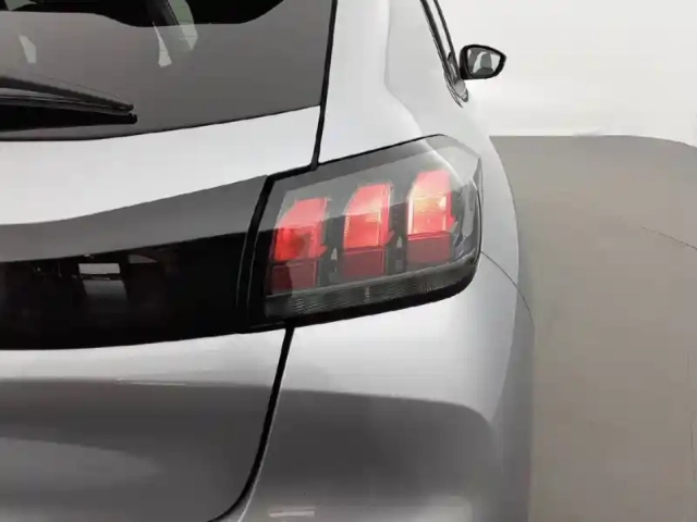 Peugeot 208 puretech 100 s&amp;s eat8 — photo 14