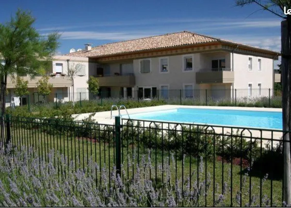 Location appartement dans résidence avec piscine