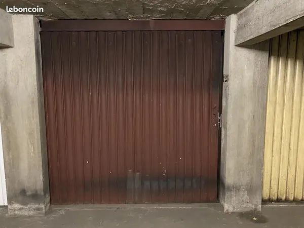 Garage en sous-sol fermé rue Francis de Pressensé, à Villeurbanne Gratte-Ciel
