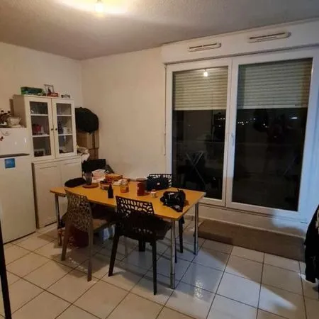LOCATION Appartement STUDIO avec balcon et parking