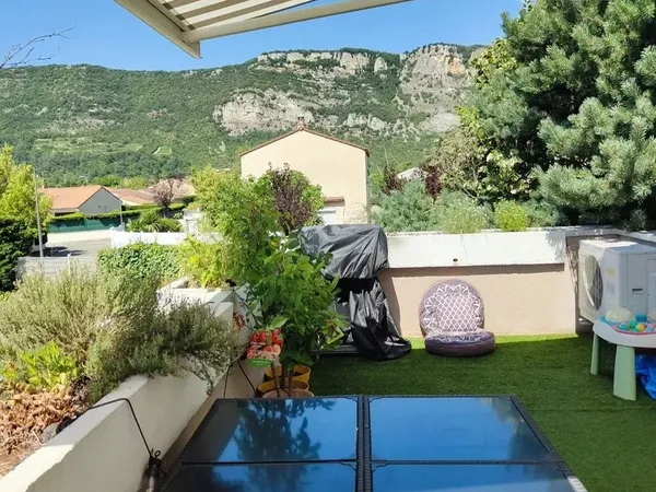 GUILHERAND-GRANGES - TRÈS BEAU T5 EN DUPLEX - TERRASSE