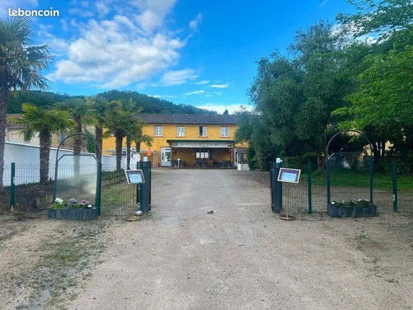 Grande propriété 850 m² avec piscine - 10 000 m² de terrain