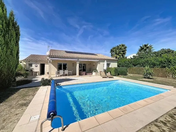 Proche BEZIERS, villa de plain-pied avec piscine, beaux extérieurs et vue panoramqiue