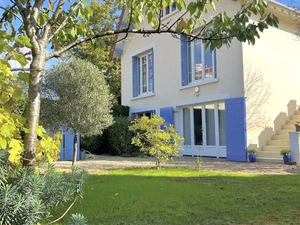 Vends à Croissy, Villa de charme. 4 chambres - 137m²