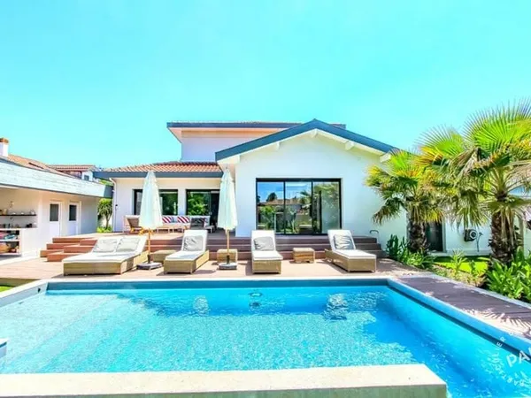 Maison 5 pièces 230 m²