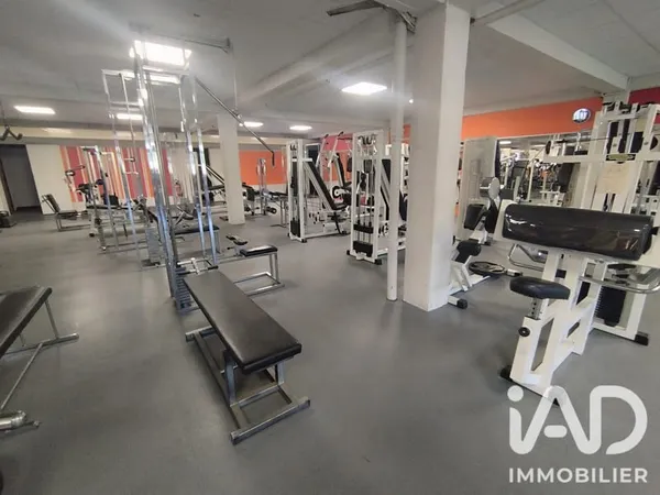 Local commercial 966 m²