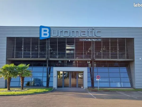 Bâtiment multi-activités à louer, complexe professionnel d'exception