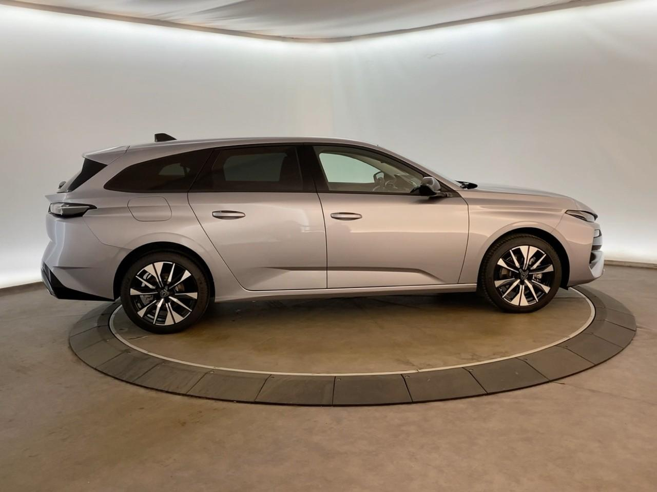 Peugeot 308 sw hybrid 145 e-dcs6 allure — photo 4