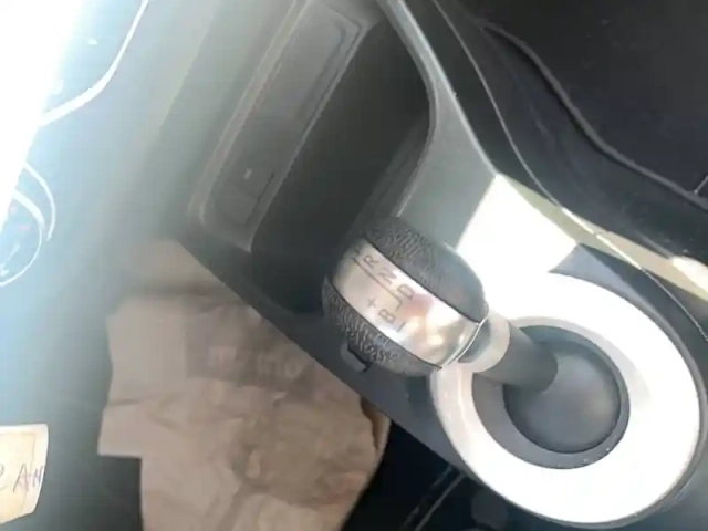 Renault Twingo iii e-tech — photo 2