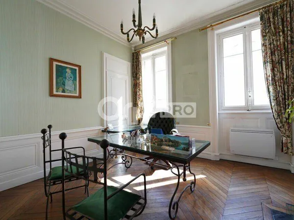 Bureau 73 m²