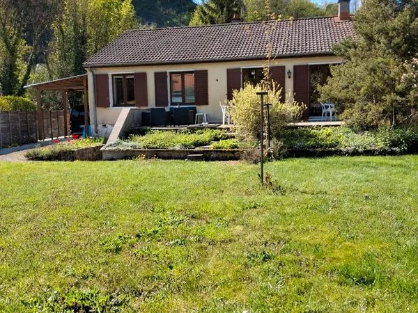 Maison individuelle de plain-pied 95 m2, avec terrasse et jardin, proche du centre-ville de CHAUMONT