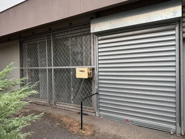 Local commercial bureaux 110m2