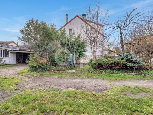 Terrain 196 m²