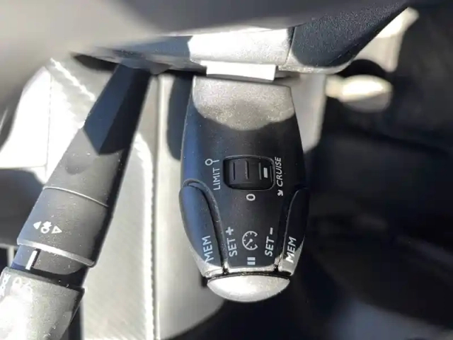 Peugeot 208 puretech 100 s&amp;s bvm6 — photo 6