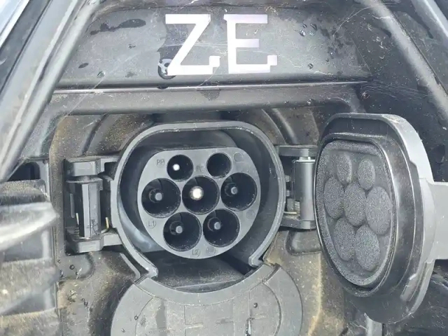 Renault Zoé zoe r110 — photo 21