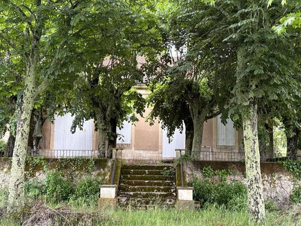 DOMAINE D'EXCEPTION SUR LES COTEAUX : UN FORT POTENTIEL ENTRE CIEL ET VIGNES