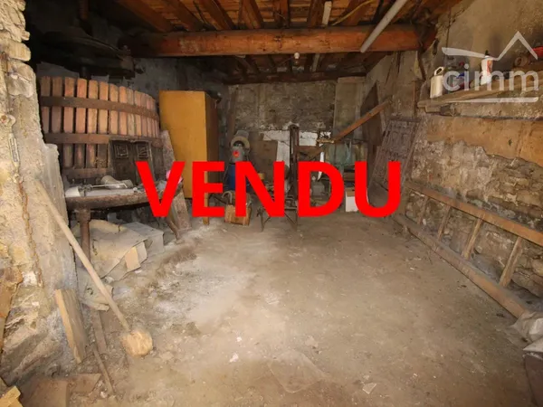 A vendre deux granges chacune sur deux niveaux à rénover