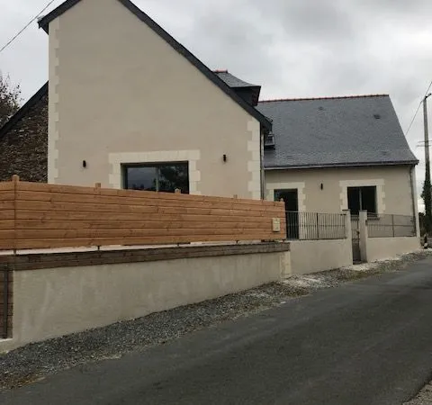 Maison ancienne totalement renovee avec trois chambres dont un espace parental