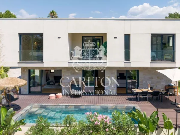 Maison 8 pièces 260 m²