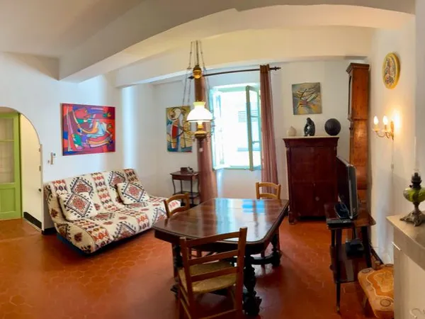 Appartement de 77.50 m2 carrez + 40.4 m2 hors carrez, 2 chambres, terrasse, 2 caves
