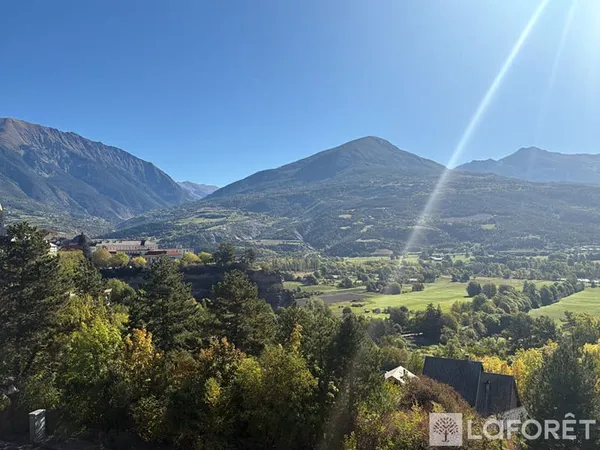 ** APPARTEMENT - TYPE 2 + Cave - EMBRUN 2 pièces