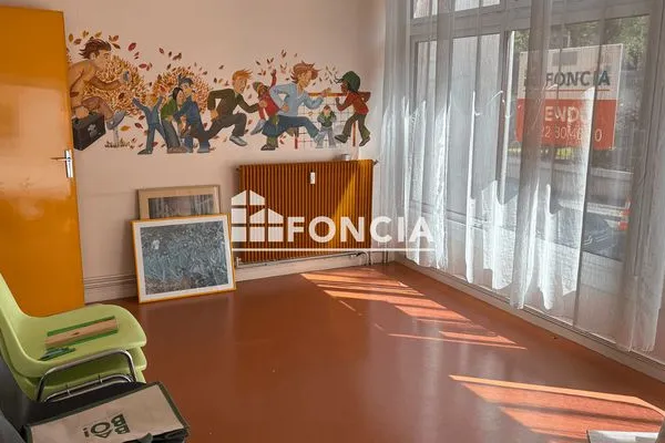 Bureau 6 pièces 121 m²