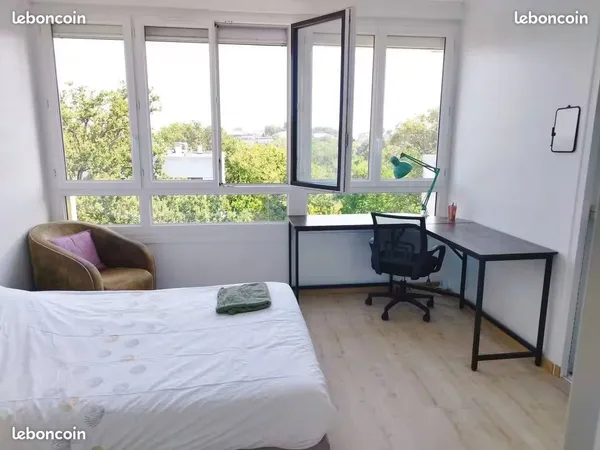 Chambre lumineuse - Parking privé - C2/C20 - Tout compris