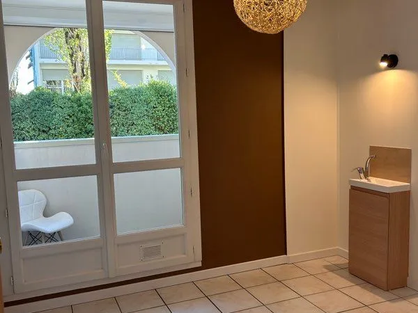 À louer - Bureau et loggia de 10,5m2 à Bordeaux Caudéran