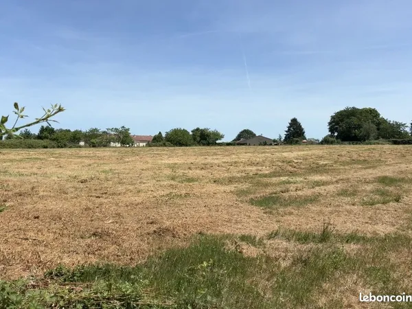 Terrain à bâtir de 720 m² à VERNEUIL-SUR-VIENNE (87)