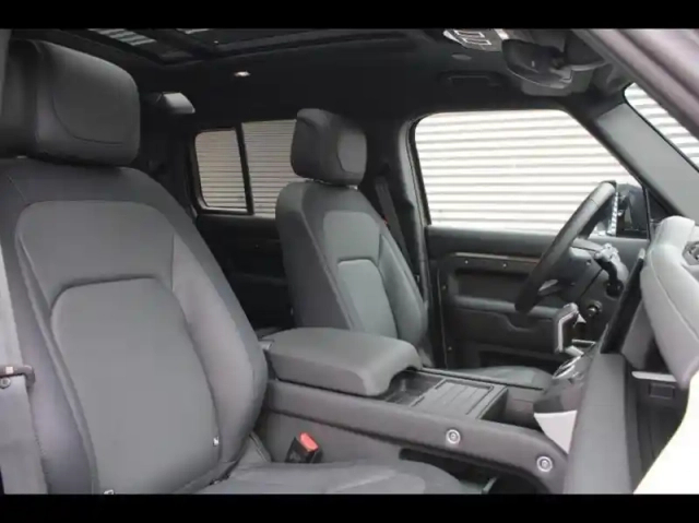 Land Rover Defender 110 2.0 p400e x-dynamic hse — photo 11