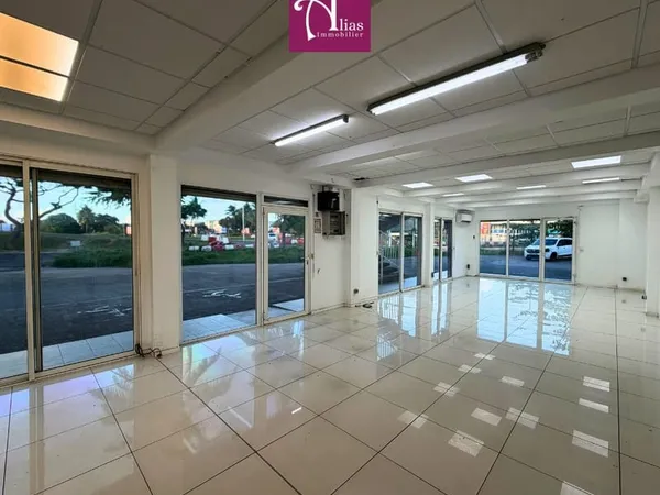 À louer - Local commercial rez-de-chaussée de 74 m2 Grand