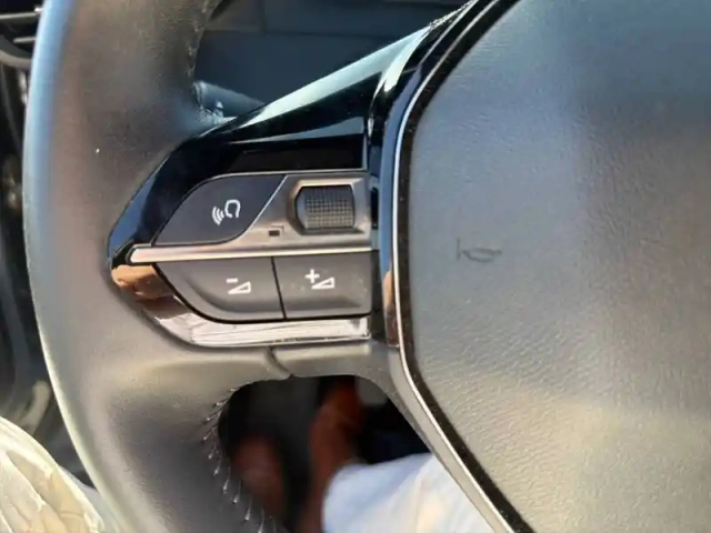 Peugeot 2008 puretech 100 s&amp;s bvm6 — photo 20