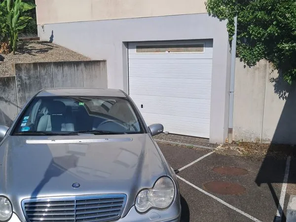 Loue grand garage